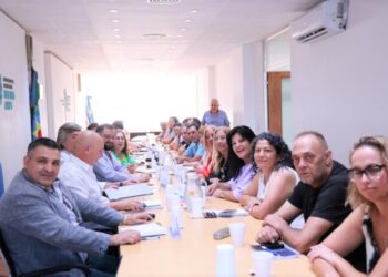 Al límite de la liquidación de salarios, Provincia negocia con los gremios