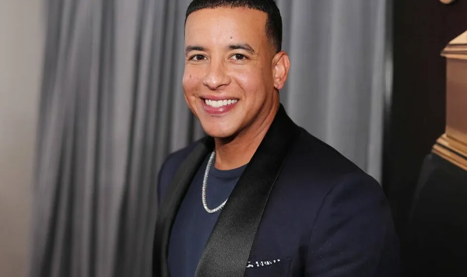 Un hotel deberá pagarle casi un millón de dólares a Daddy Yankee por robo de joyas