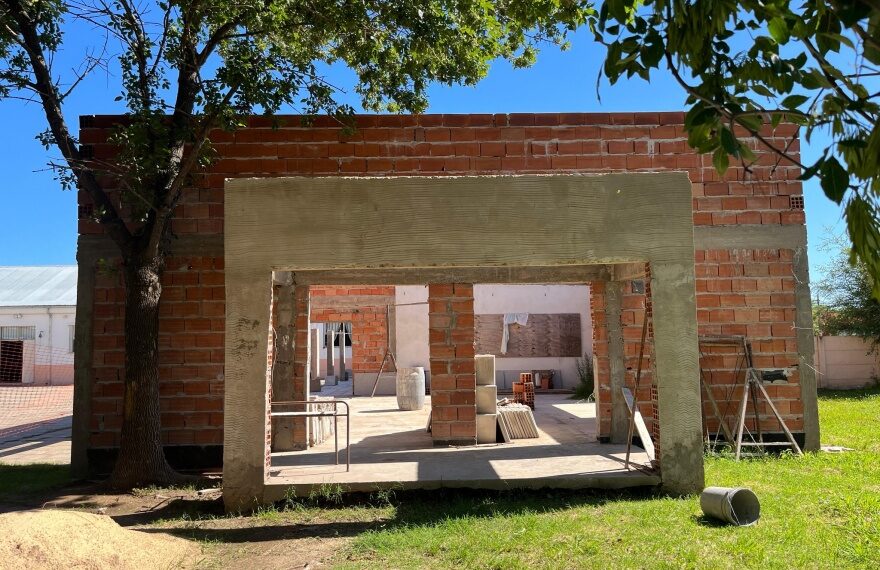Piden que se termine una obra que quedó  pendiente en un edificio escolar