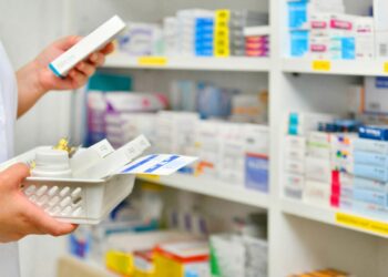 Farmacéuticos ven que “mucha gente  no puede acceder” a los medicamentos