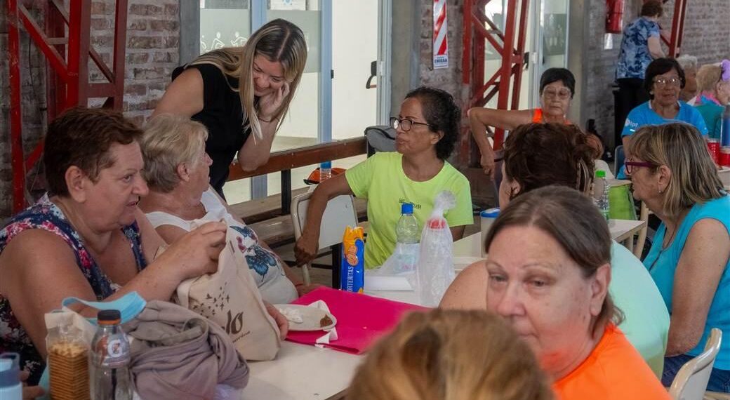 Los adultos mayores despidieron el año a puro baile y recreación