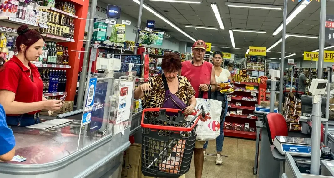 El ajuste golpea fuerte a la clase media: ¿Qué cosas dejó de consumir?