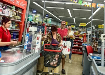 El ajuste golpea fuerte a la clase media: ¿Qué cosas dejó de consumir?