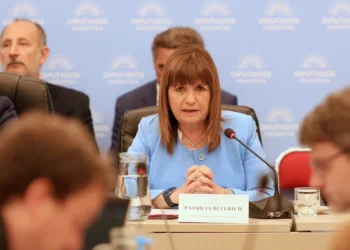 Patricia Bullrich anunció que se retira de la ley ómnibus el polémico artículo que limitaba reuniones de tres o más personas