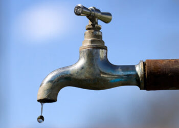 Emilio Mitre: llevan tranquilidad a los vecinos por el estado del agua