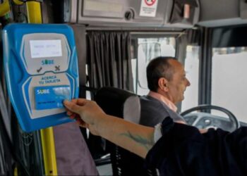 El Gobierno aumentará las tarifas de transporte público todos los meses por inflación