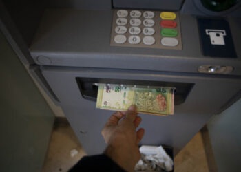 El Gobierno suspendió los créditos Anses para jubilados y trabajadores lanzados por Massa