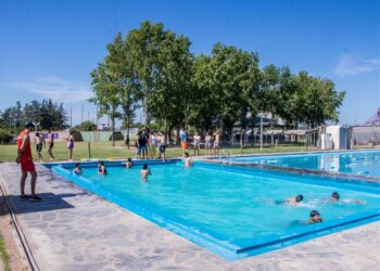 Los chicos del programa “Envión” comenzaron las prácticas de natación