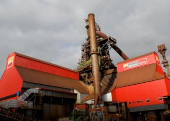 Distintas fábricas avanzan con cierres y despidos por baja en la producción