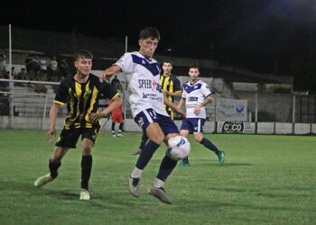Villa venció a River y  también da pelea en el Nocturno