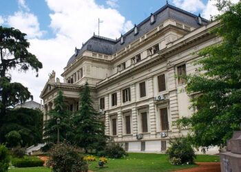 Provincia definió un aumento de 25% en enero para trabajadores de la Administración Pública