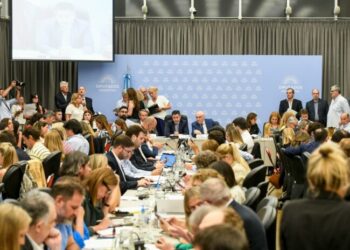 Presentaron una denuncia penal por presunta “falsificación” del dictamen de la Ley Ómnibus