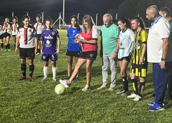 Comenzó a disputarse un nuevo torneo Nocturno de fútbol femenino