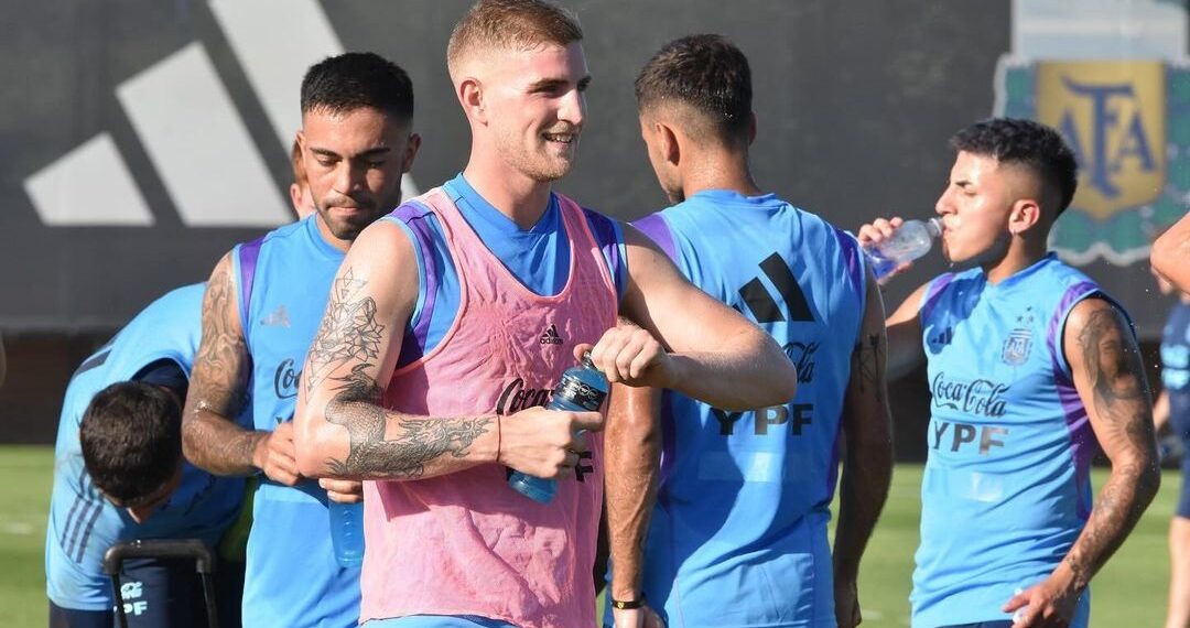 Argentina, con el juninense Nicolás Valentini, debuta ante Paraguay