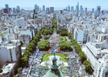 Moyano y Daer a los legisladores: “Están con los trabajadores o con las corporaciones monopólicas” y “no actúen en la oscuridad”