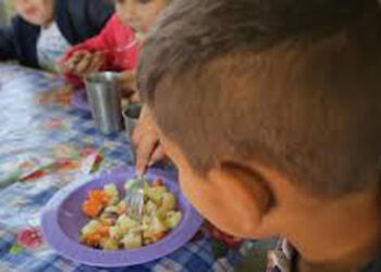 El municipio asiste a más de 2.500 familias con el refuerzo alimentario