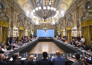 Representantes de Comercio e Industria se reunieron con el gobernador Kicillof