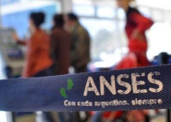 Reducen el tope de ingresos para percibir asignaciones familiares: los nuevos valores