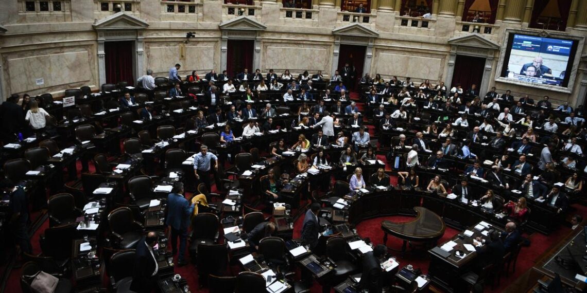 Oficialismo y dialoguistas buscan acuerdos para sancionar en particular la ley Bases
