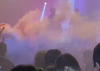 A casi 20 años de Cromañón, encendieron una bengala durante un recital en un boliche cerrado
