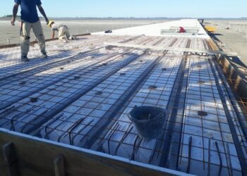 Avanzan las obras en el espigón de la Laguna