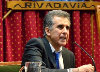 Adelantan el pago de la Ayuda Escolar a municipales en Rivadavia
