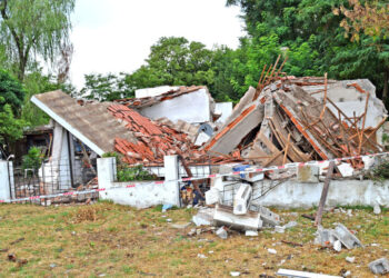 Una impactante explosión ocasionó el derrumbe de una vivienda