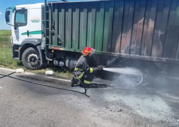 Se incendió un camión sobre Ruta 188