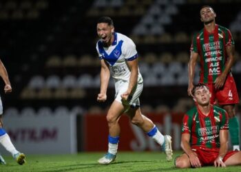 Vélez ganó un duro partido ante Sportivo Las Parejas y avanzó a los 16avos de la Copa Argentina