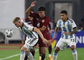Argentina, con Valentini de titular, buscará una victoria para soñar con París 2024