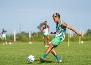 Sarmiento recibe a Barracas con la obligación de levantarse