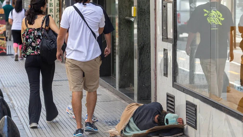 La UCA advierte que la pobreza seguirá creciendo y trepará al 60% en marzo