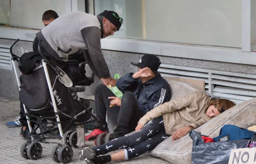 La recesión sería mayor a la esperada este año y subirían el desempleo y la pobreza