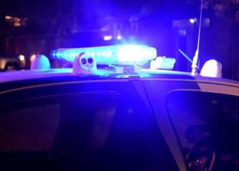 Un policía limpiaba su arma, se disparó accidentalmente y mató a su sobrino