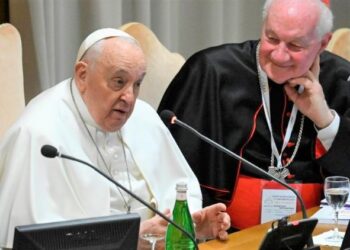 Francisco pide hacer entre nosotros «más casa» y «menos mercado»