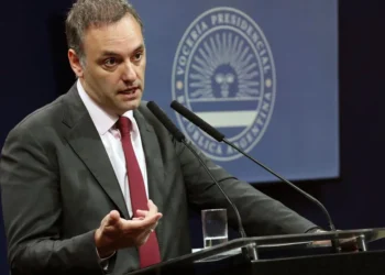 Adorni le respondió a Pablo Moyano y lo calificó de «trasnochado»