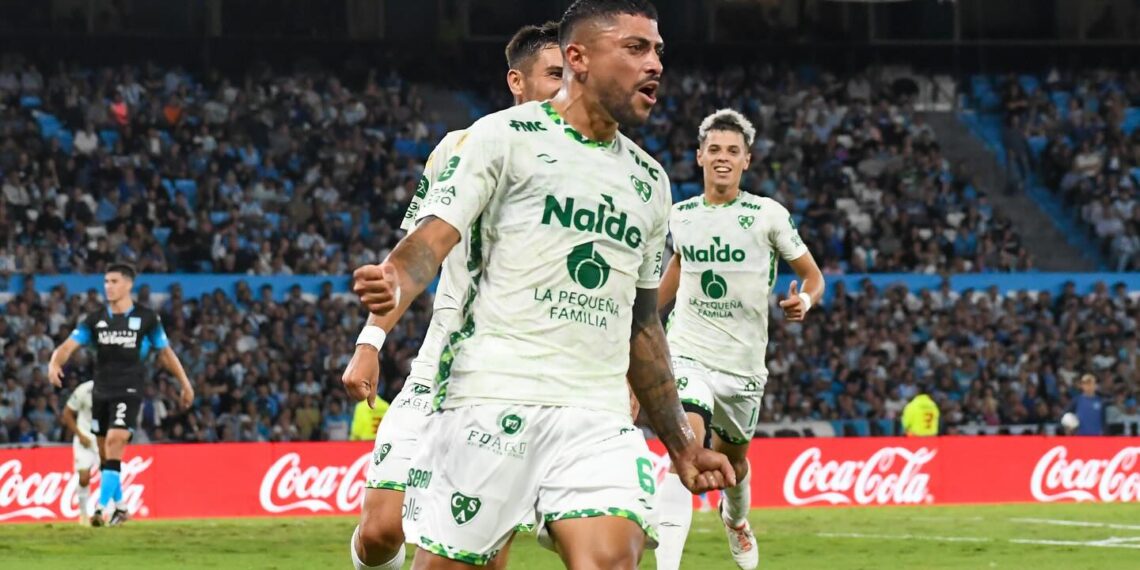 Sarmiento dio un golpe histórico y venció a Racing en Avellaneda