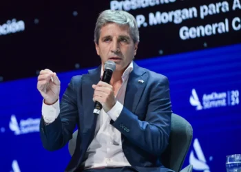 Caputo :»Es un empujoncito para que bajen los precios»