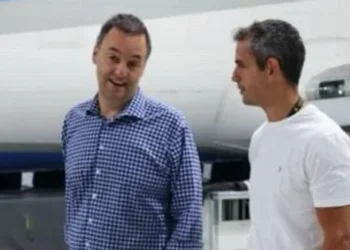 Adorni lamentó que «la decadencia» logró rechazar un DNU a «apenas tres meses de asumir» Milei