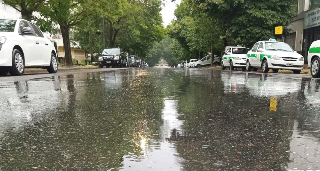 La alerta por tormentas trepó a “roja” para gran parte de la provincia