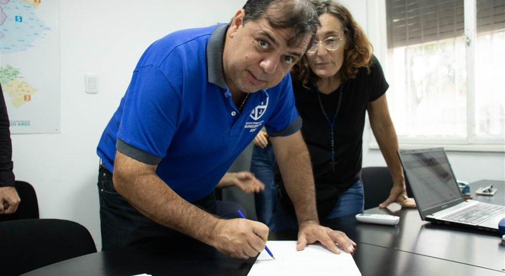 Firma de acuerdos paritarios con gremios municipales