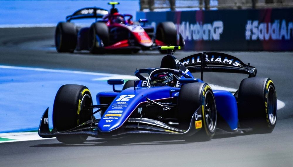 Franco Colapinto tuvo una jornada para el olvido y debió abandonar en el GP de Arabia Saudita en Fórmula 2