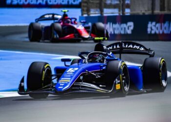 Franco Colapinto tuvo una jornada para el olvido y debió abandonar en el GP de Arabia Saudita en Fórmula 2