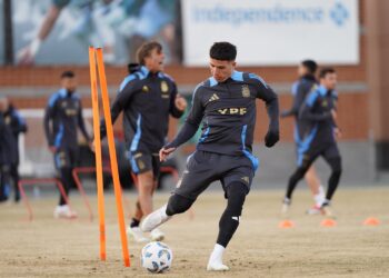 Con varias bajas y sin Messi, la Selección empezó a moverse