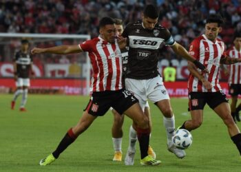 Estudiantes, próximo rival de Sarmiento, perdió en La Plata