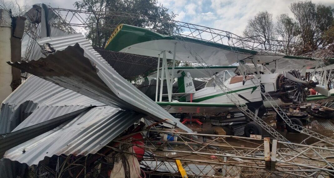 Una tormenta con vientos huracanados dejó grandes destrozos en 9 de Julio