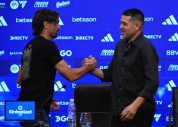 Riquelme aseguró que la presión de Cavani «es con él mismo» y deseó que le dé «más alegrías» a Boca