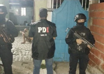 Ola de crímenes en Rosario: allanamientos y detenidos