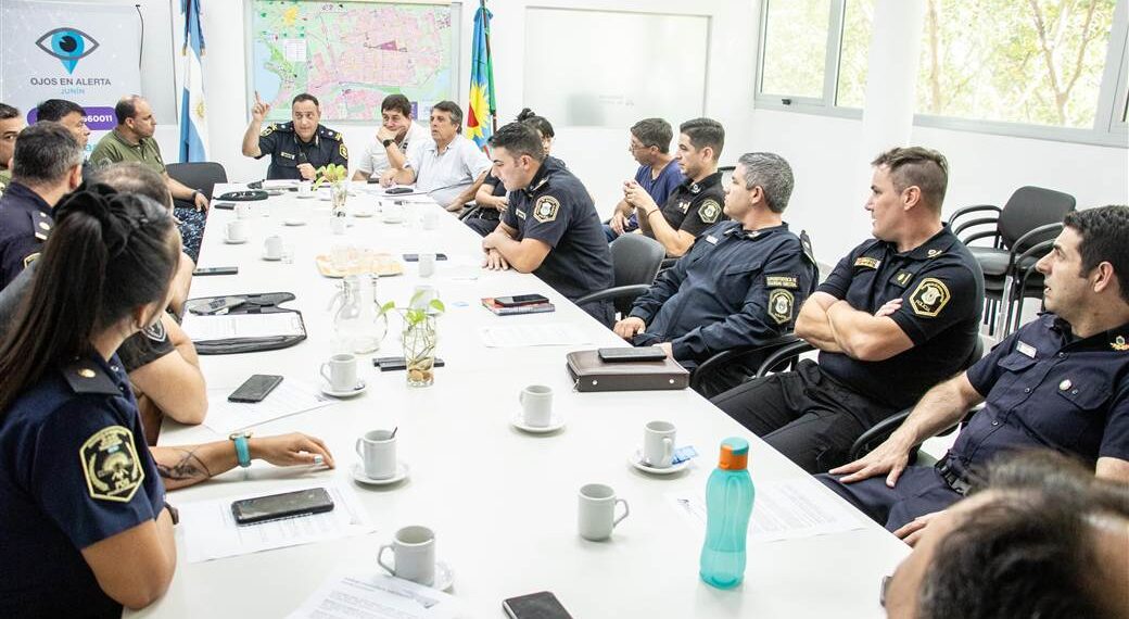 Funcionarios de Seguridad se reunieron con policías por los operativos durante el fin de semana extra largo