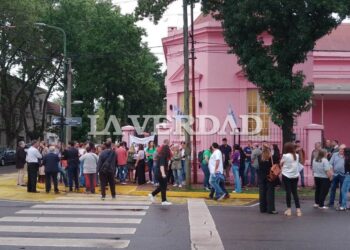 Abrazo simbólico a la UNNOBA ante la falta de presupuesto